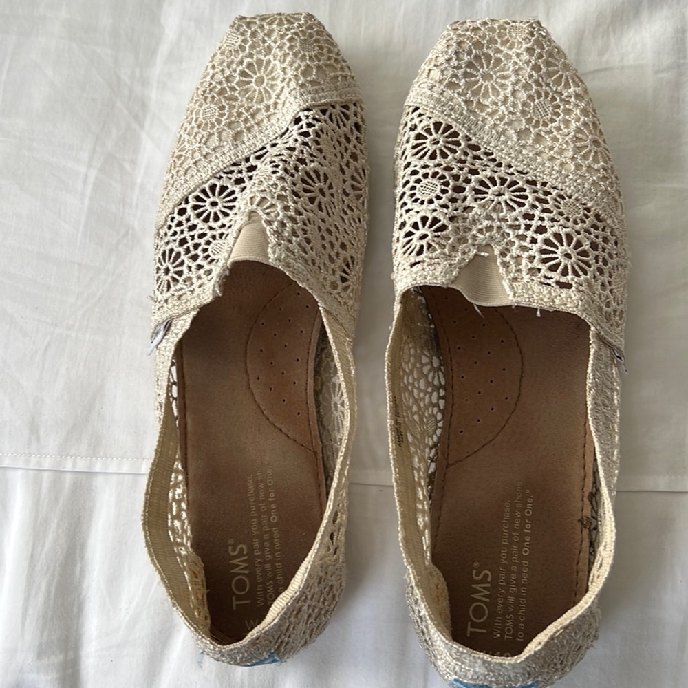 Toms ecru crochet flat shoes